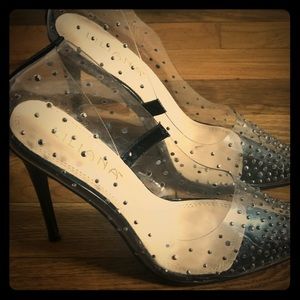 Heel shoes
